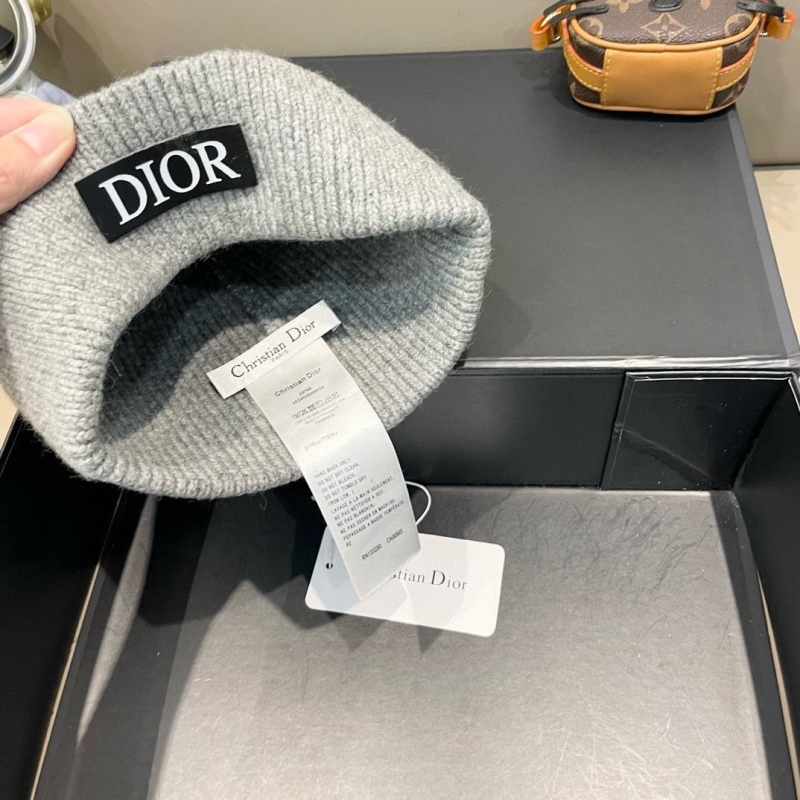 CHRISTIAN DIOR